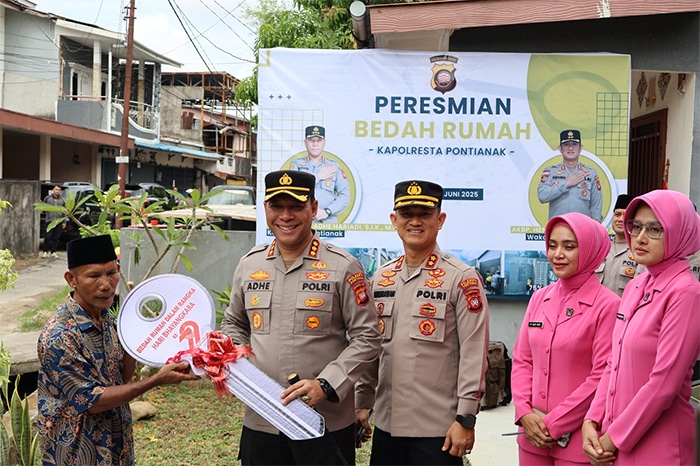 Polresta Pontianak Bedah Rumah Tukang Sol Sepatu, Kado Spesial di Hari Bhayangkara ke-79
