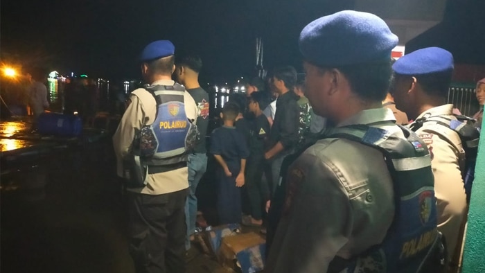 Tongkang Bermuatan 8 Ribu Ton CPO Tabrak Dua Kapal di Sungai Kapuas, Satu Kapal Tenggelam