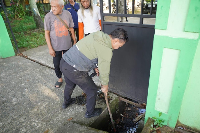 Warga Pontianak Kompak Gotong Royong Bersihkan Lingkungan, Wali Kota dan Wawako Turun Langsung