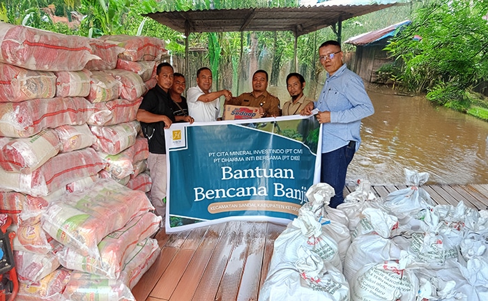 CMI dan Dharma Inti Bersama Salurkan 1.500 Paket Sembako untuk Korban Banjir di Ketapang