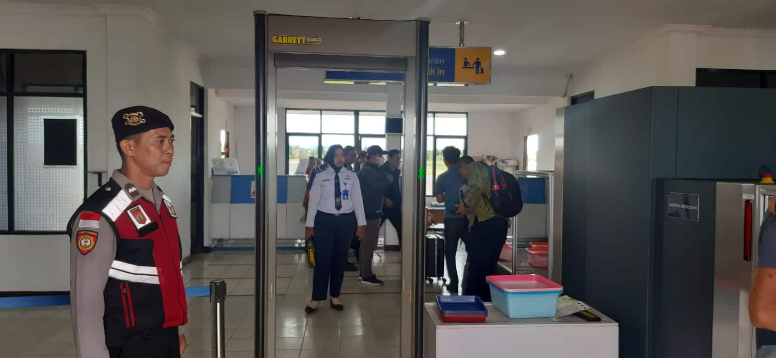 Pastikan Keamanan dan Kelancaran di Bandara Pangsuma, Polsek Putussibau Selatan Laksanakan Patroli dan Monitoring