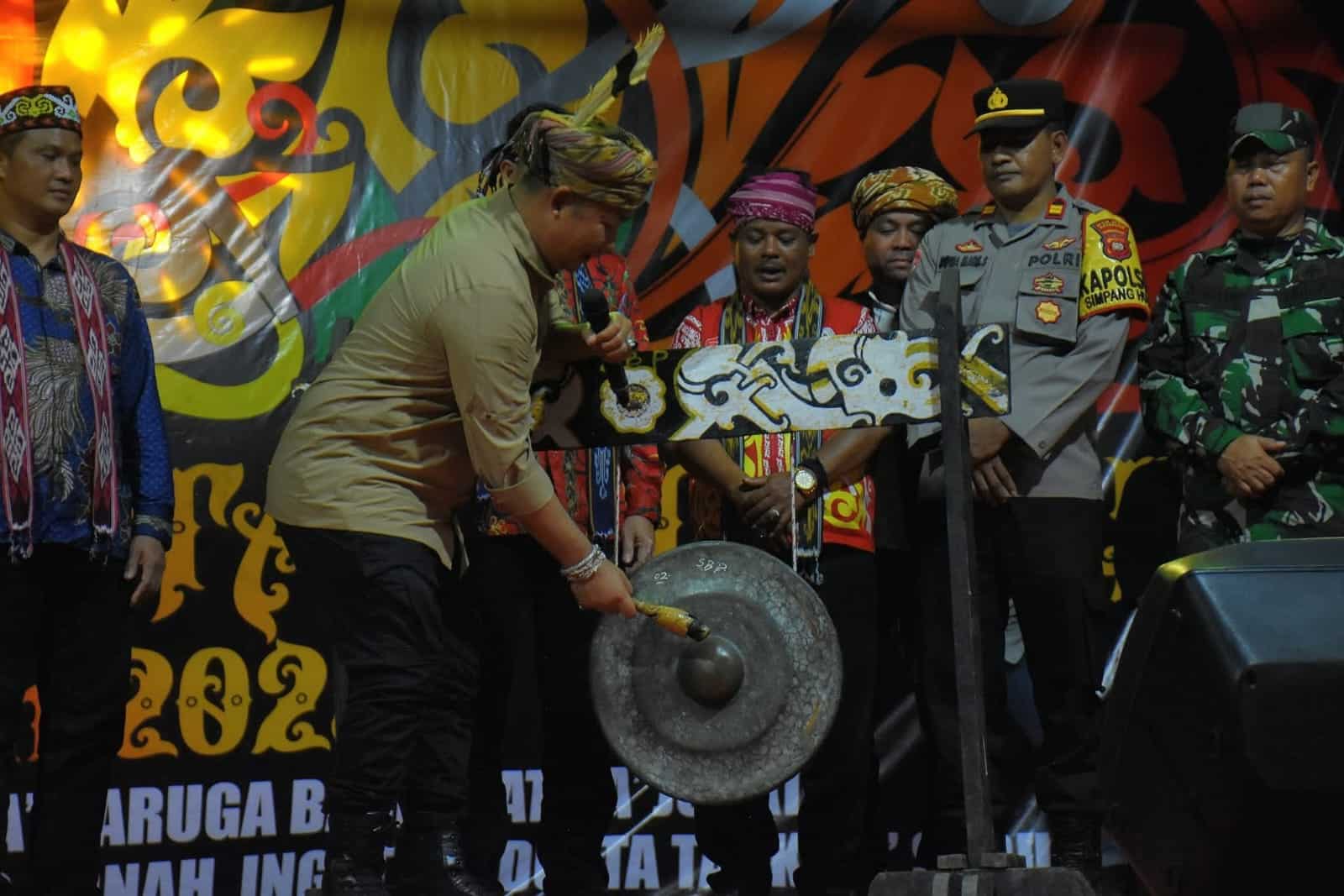 Bupati Ketapang Buka Resmi Gawai Nyapat Taunt di Kecamatan Simpang Hulu