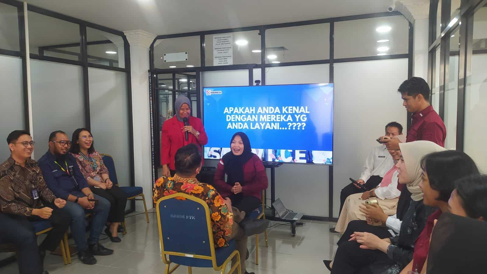 Imigrasi Pontianak Gelar Pelatihan Public Speaking untuk Petugas Paspor