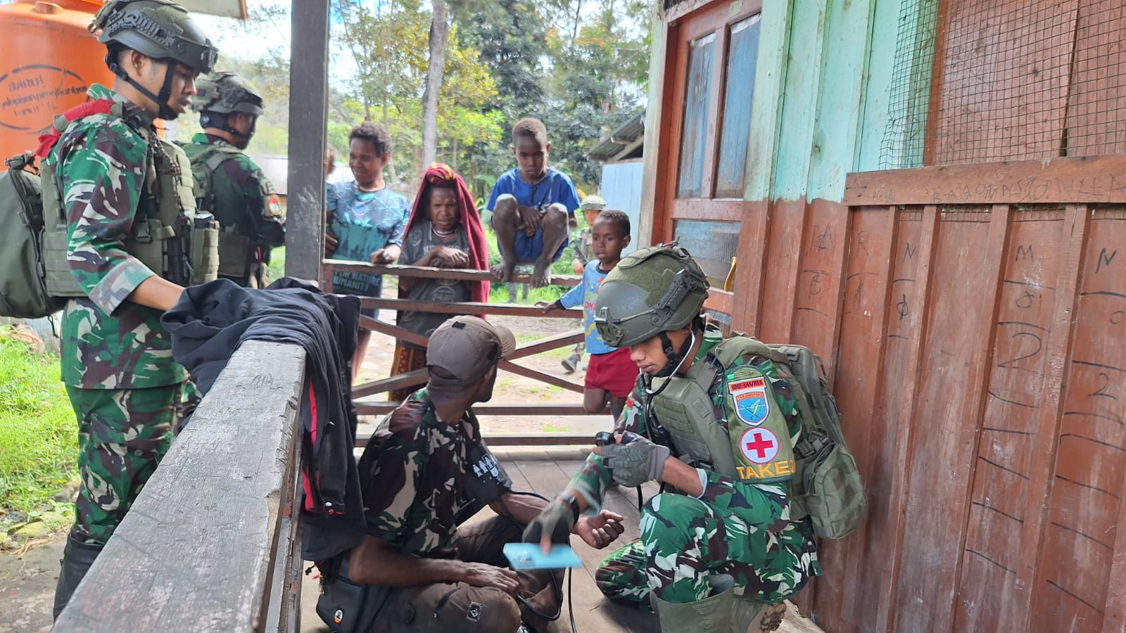 Aksi Kemanusiaan, Luka di Ujung Timur Sembuh di Tangan Prajurit