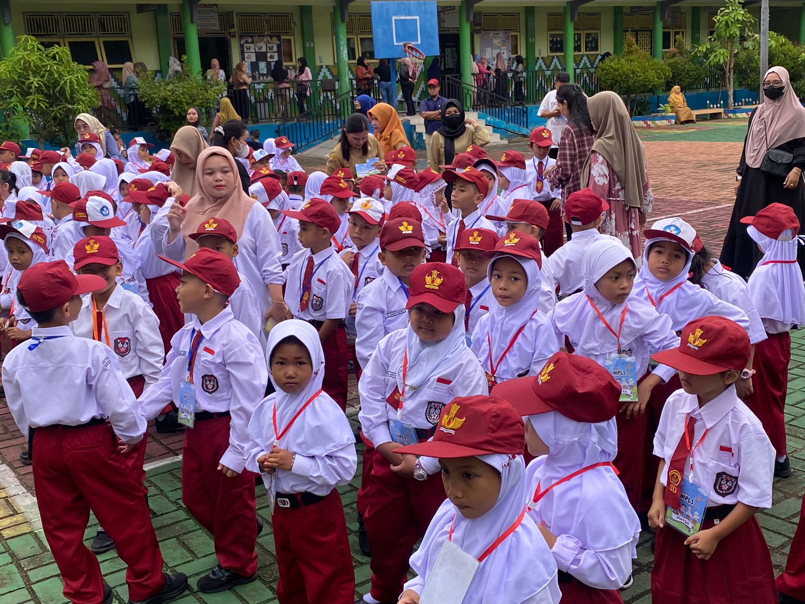 112 Siswa Baru SDN 34 Pontianak Selatan Antusias Jalani MPLS