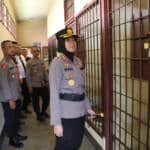 { \Illuminate\Support\Str::words($kategorix->post_title, 30, '') }}