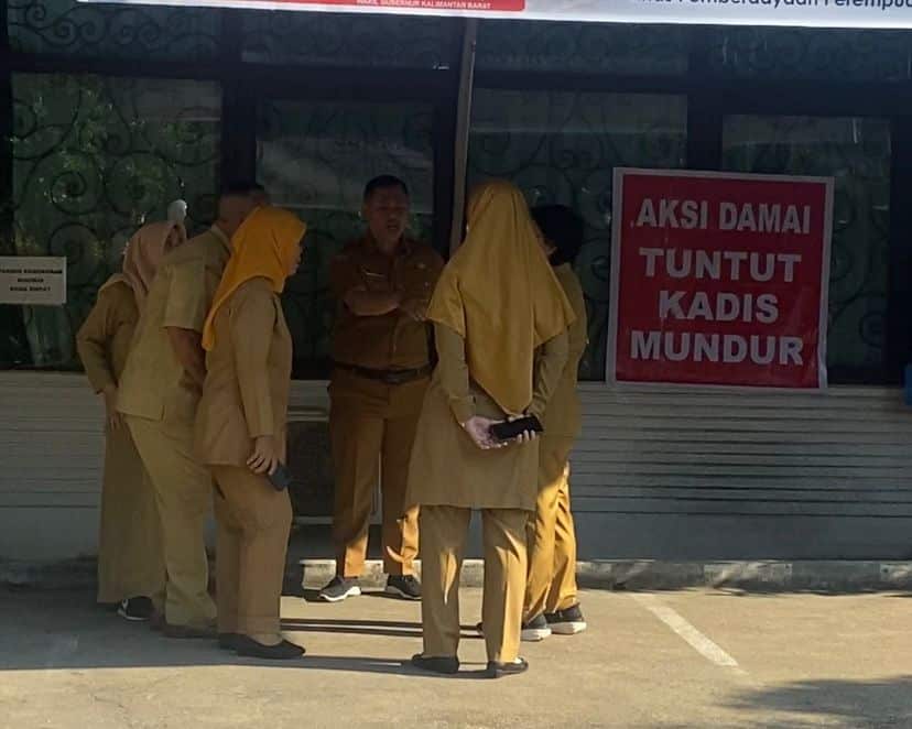 Pegawai DPPPA Kalbar Gelar Mosi Tak Percaya, Desak Herkulana Mundur Sebagai Kepala Dinas 