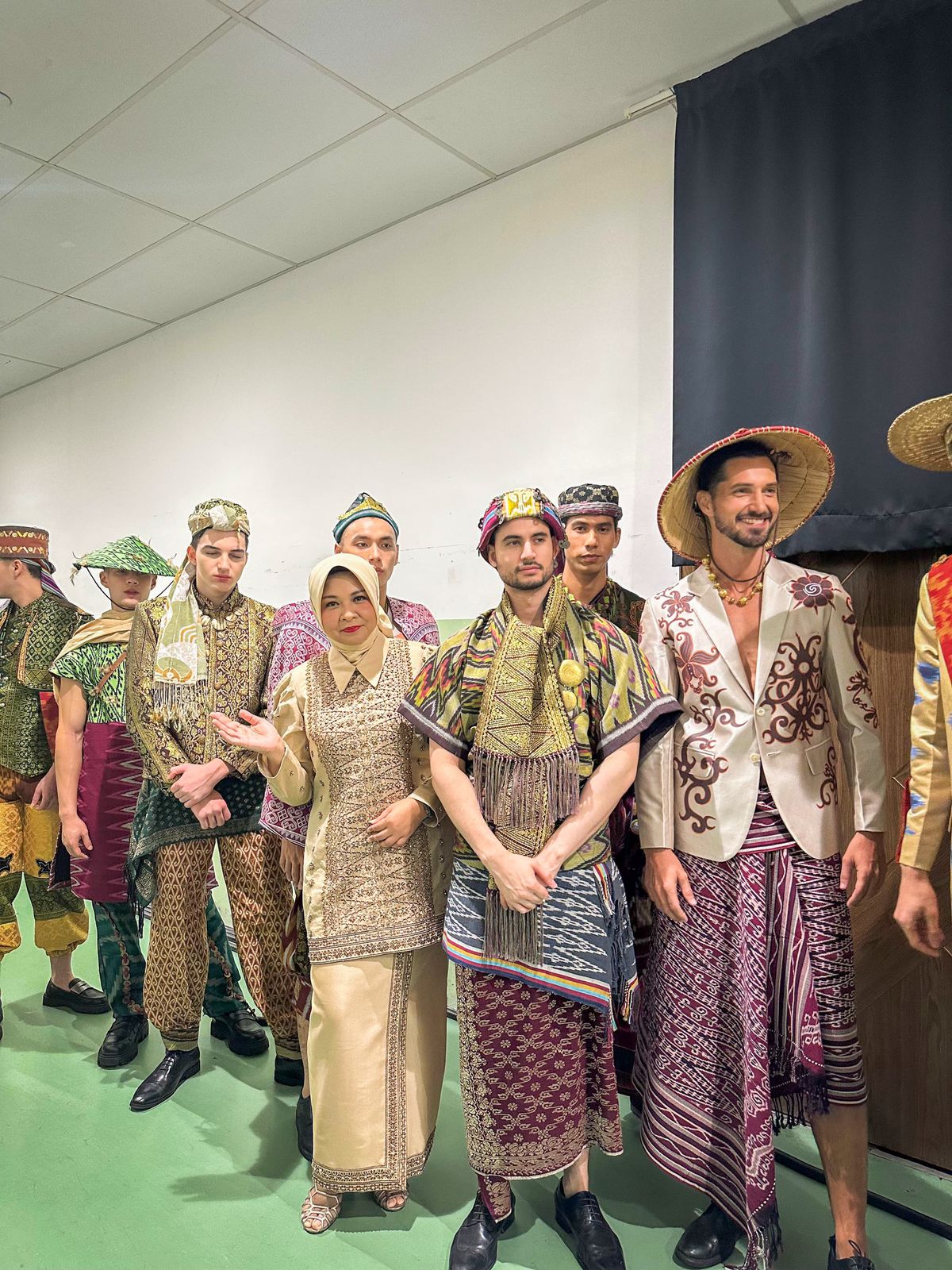 Wastra Kalbar Tampil di KLMFW 2025, Dapat Apresiasi dari Dubes RI