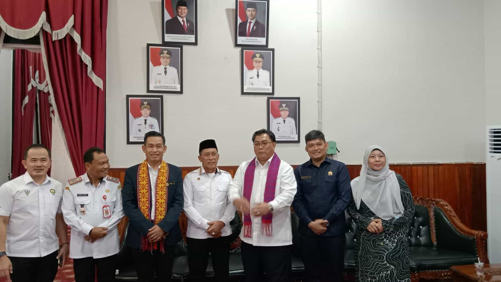 Kementerian Pengangkutan Darat Sarawak Jajaki Kerja Sama Rute Bus Putussibau - Kuching