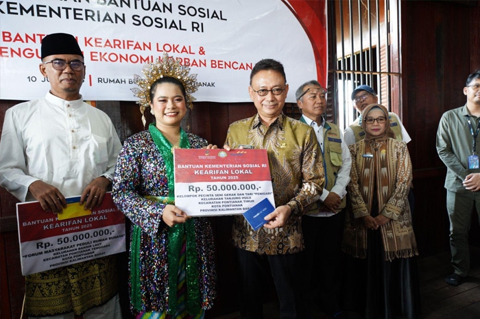 Kemensos Salurkan Bansos di Pontianak, Dorong Ekonomi Lokal dan Pelestarian Budaya