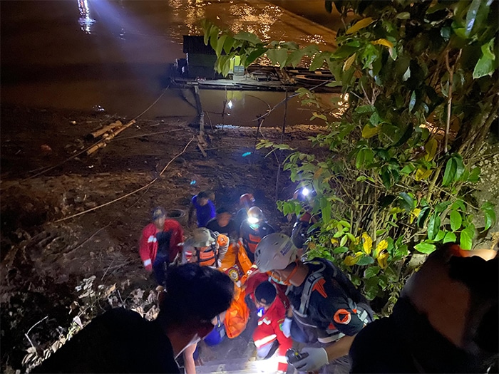 Remaja 15 Tahun Tenggelam di Sungai Melawi, Tim SAR Brimob Polda Kalbar Berhasil Evakuasi Korban