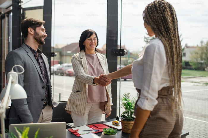 Tips Fresh Graduate Dapat Kerja Meski Beda Jurusan, Catat Baik-Baik!