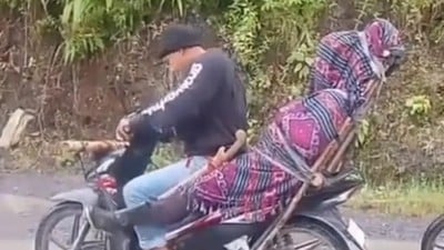 Viral, Warga Bawa Jenazah ASN BKKBN Pakai Motor