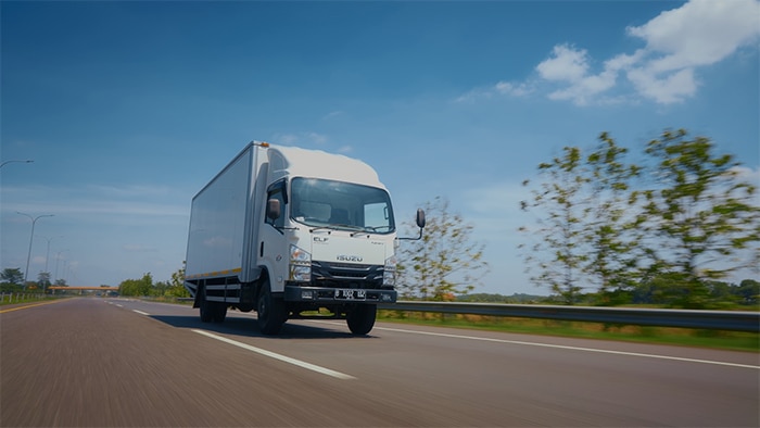 Beli Isuzu ELF NMR di Kalimantan, Gratis Filter Solar dan Garansi Mesin 4 Tahun