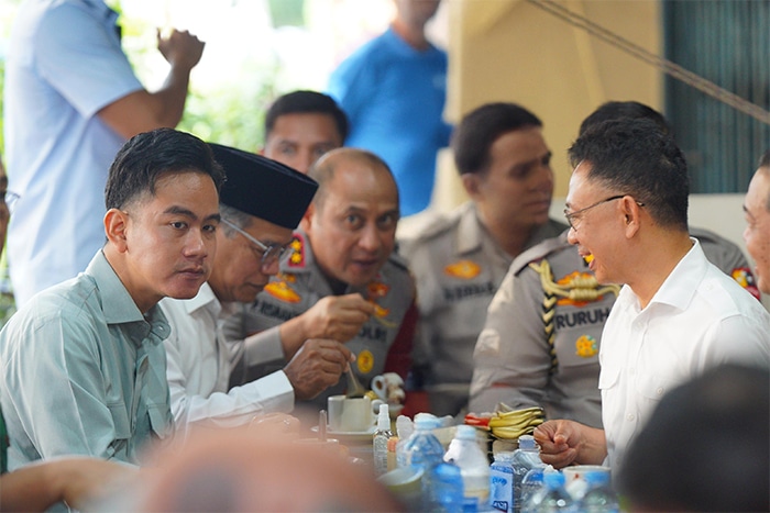 Edi Kamtono Ngopi Bareng Wapres Gibran di Warung Kopi Legendaris Asiang Pontianak