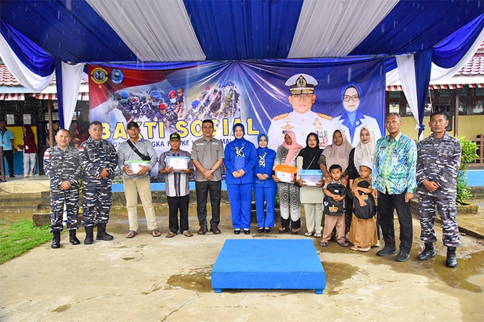 HUT ke-10 Lantamal XII dan HUT ke-79 Jalasenastri, TNI AL Gelar Baksos dan Layanan Kesehatan di Mempawah