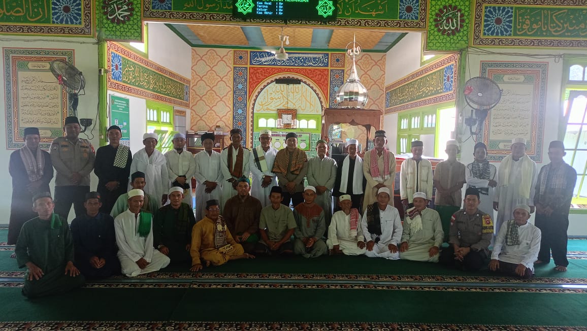 Kapolsek Boyan Tanjung Jadi Imam dan Khatib Sholat Jum'at Keliling