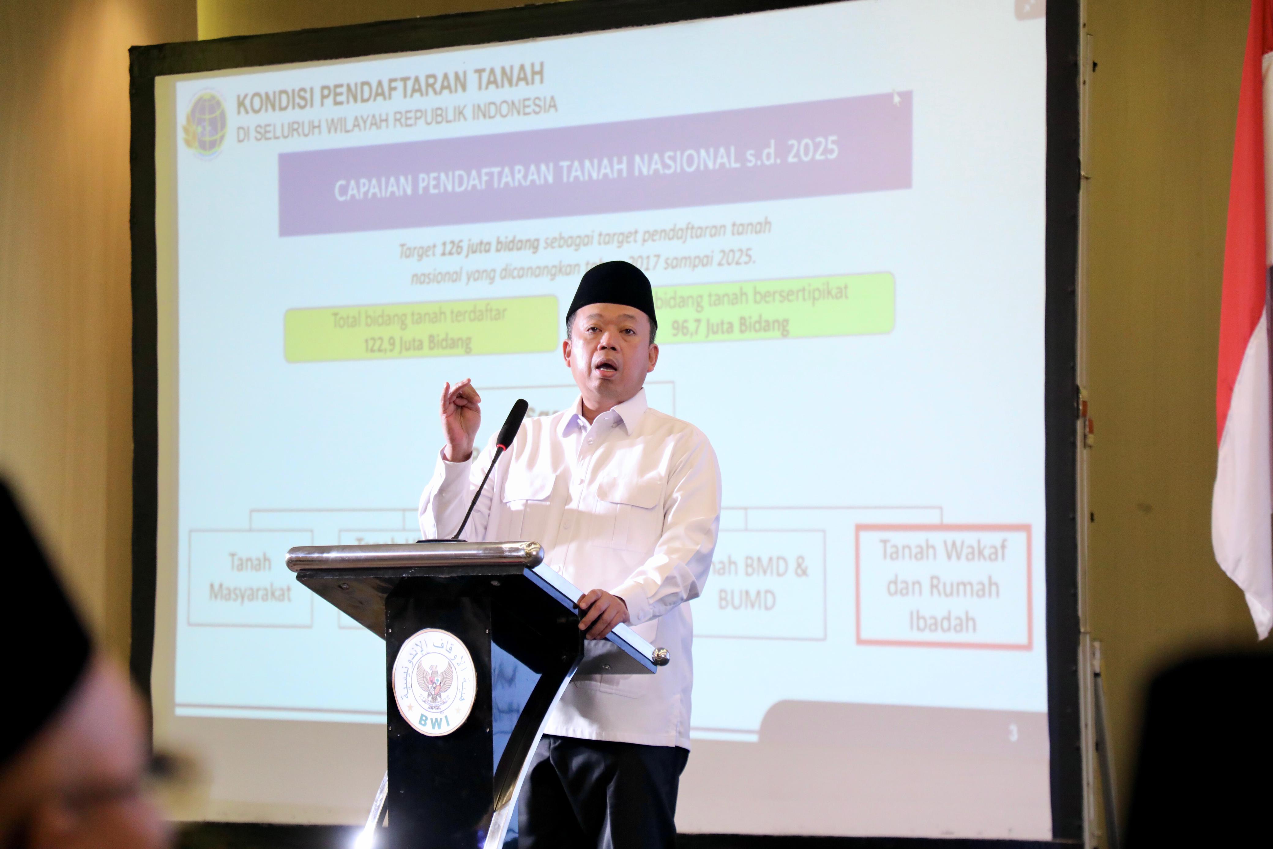 Jadi Pembicara di Rakernas BWI, Menteri Nusron Tegaskan Target Sertifikasi Wakaf hingga 2028