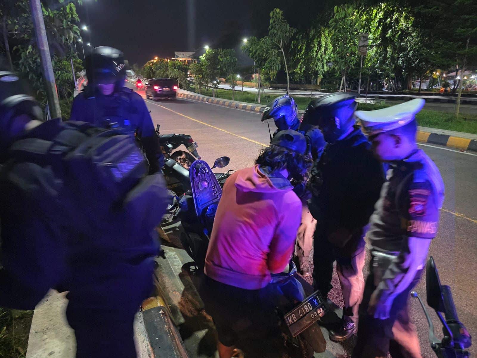 Patroli Enggang Polresta Pontianak Amankan Seorang Pemuda Bawa Sajam