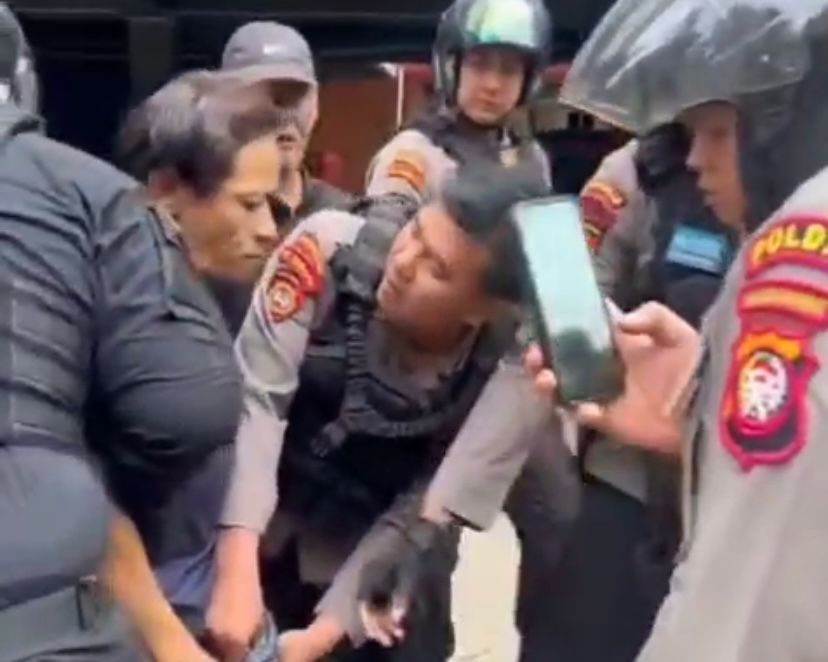 Polisi Ramai-Ramai Tangkap Satu Jukir Liar di Pontianak, Netizen: Kukira Tangkap "Teroris"