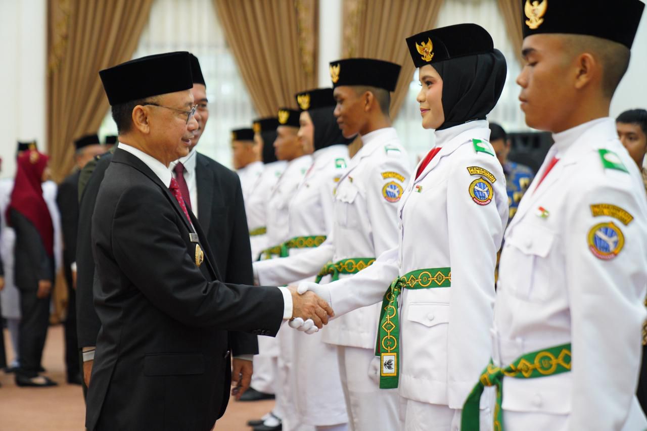 Wali Kota Kukuhkan Paskibraka Kota Pontianak 2025