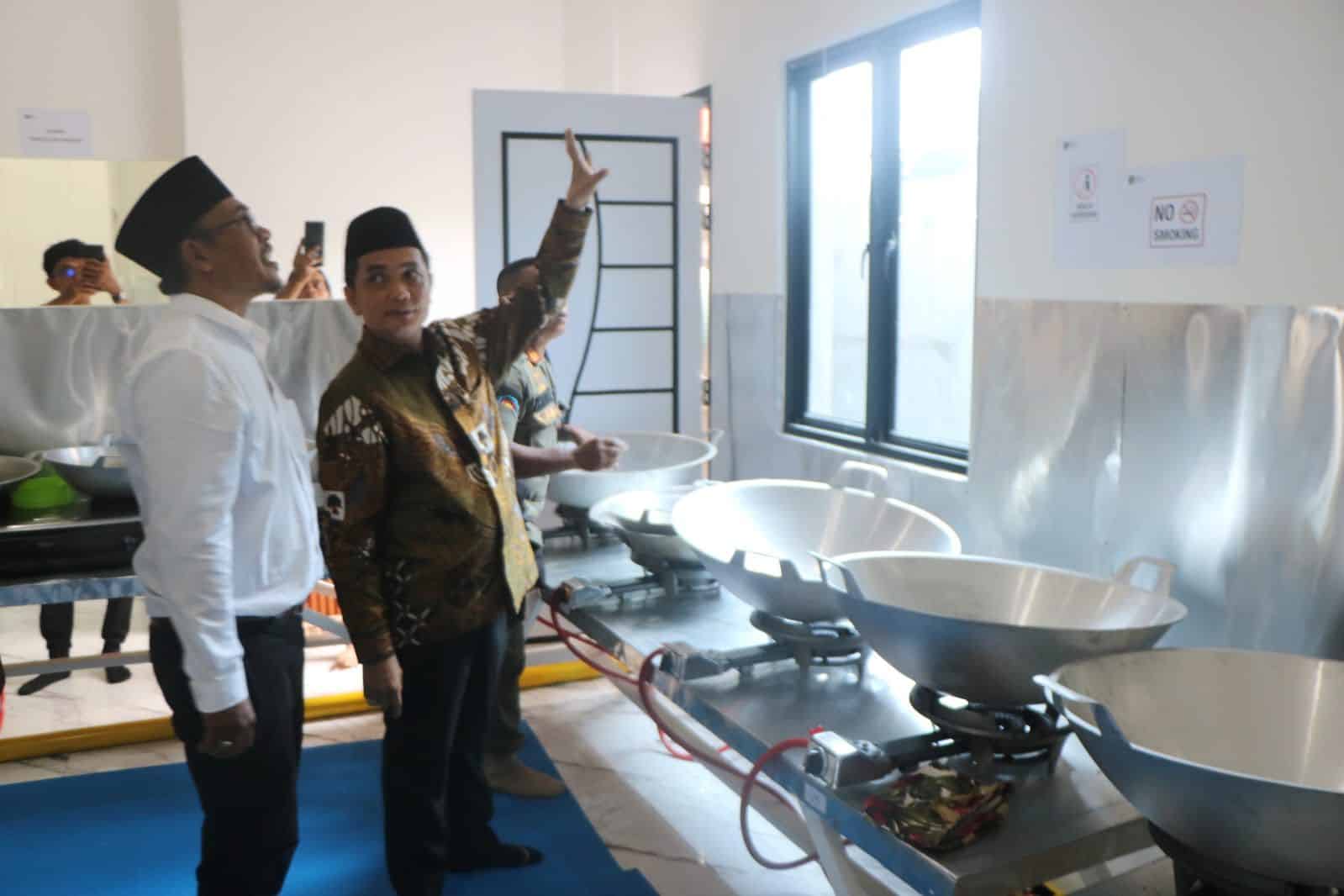 Bahasan Tinjau Dapur Gizi di Siantan Hilir, Pastikan Sudah Sesuai Standar