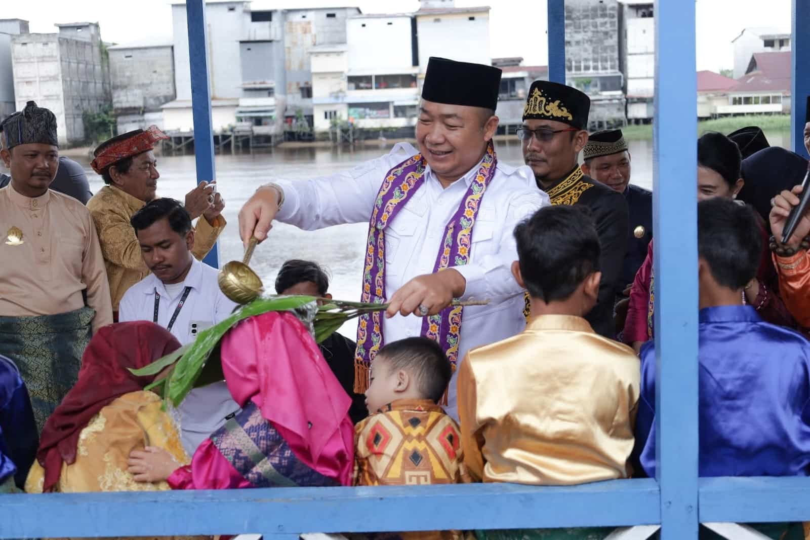 Bupati Ketapang Hadiri Acara Robo-robo dan Mandi Safar: Jaga Tradisi dan Budaya Melayu