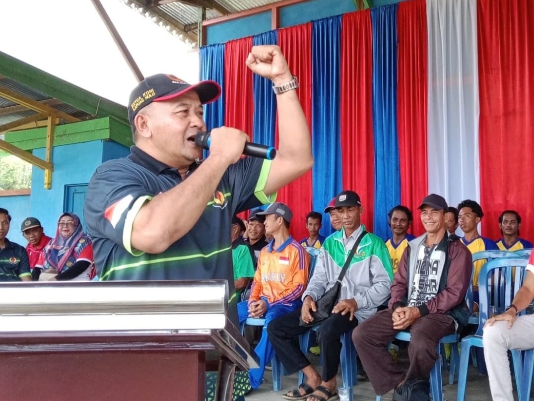 Buka Open Turnamen Embaloh Hilir Cup II, Ketua KONI Anwar Sanusi: Harumkan Nama Daerah Lewat Prestasi Olahraga