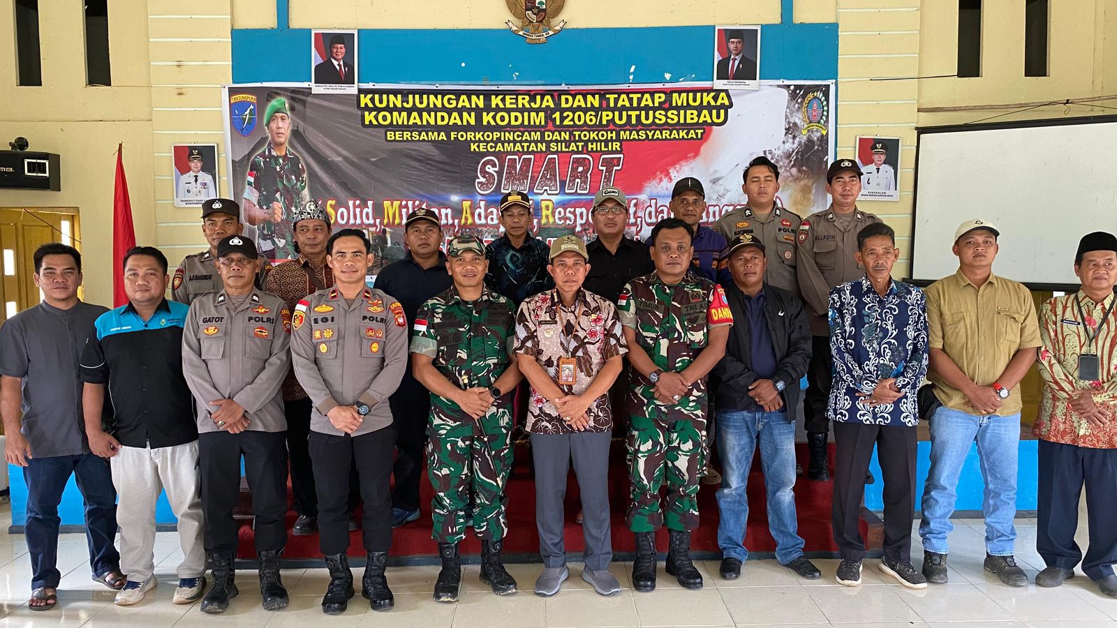 Kunjungan Kerja ke Dua Koramil, Dandim Putussibau Ingatkan Prajurit Hindari Pelanggaran Sekecil Apapun