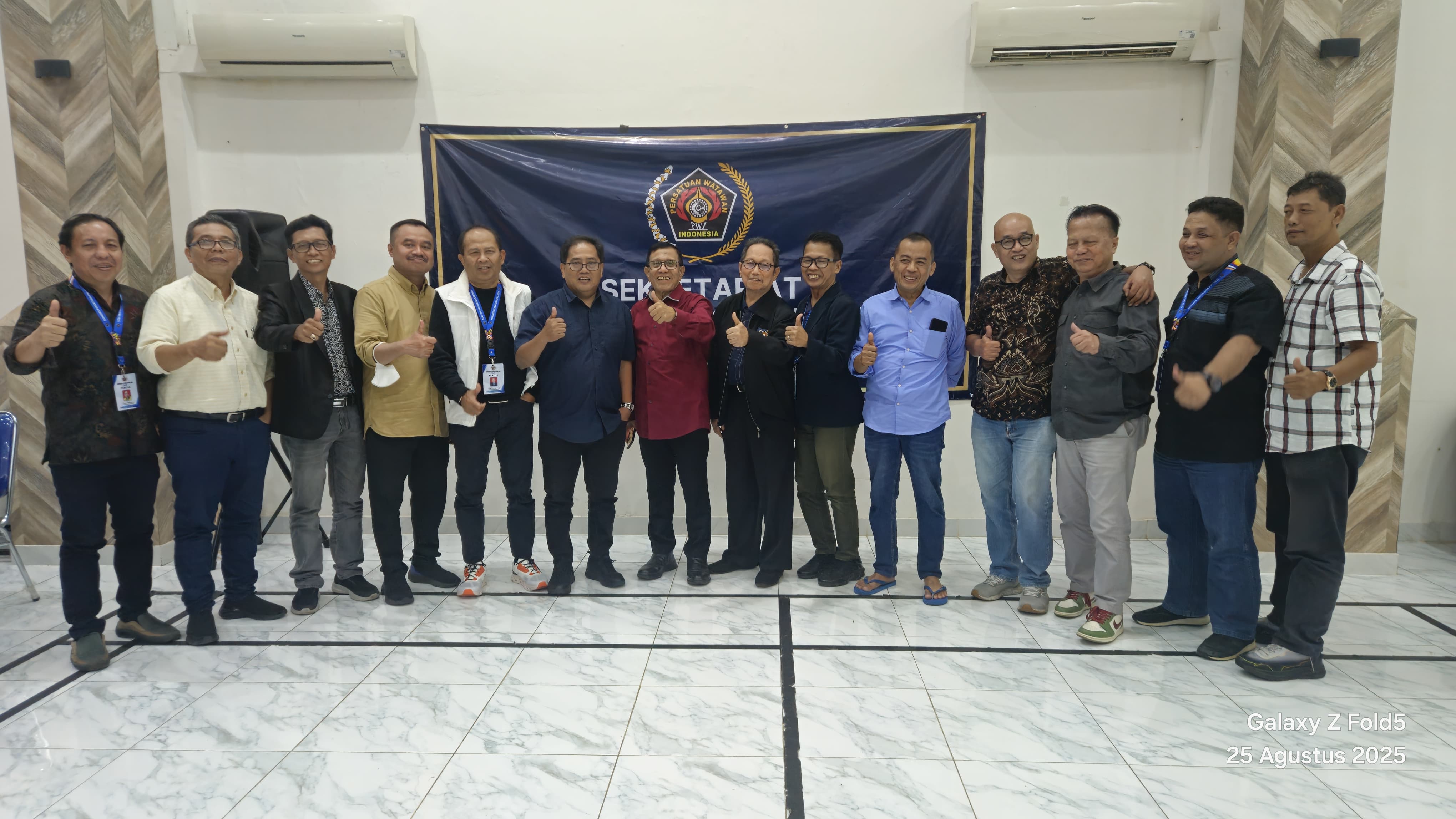 Hendry Bangun Lengkapi Berkas Pendaftaran, Dukungan PWI Provinsi Terus Mengalir