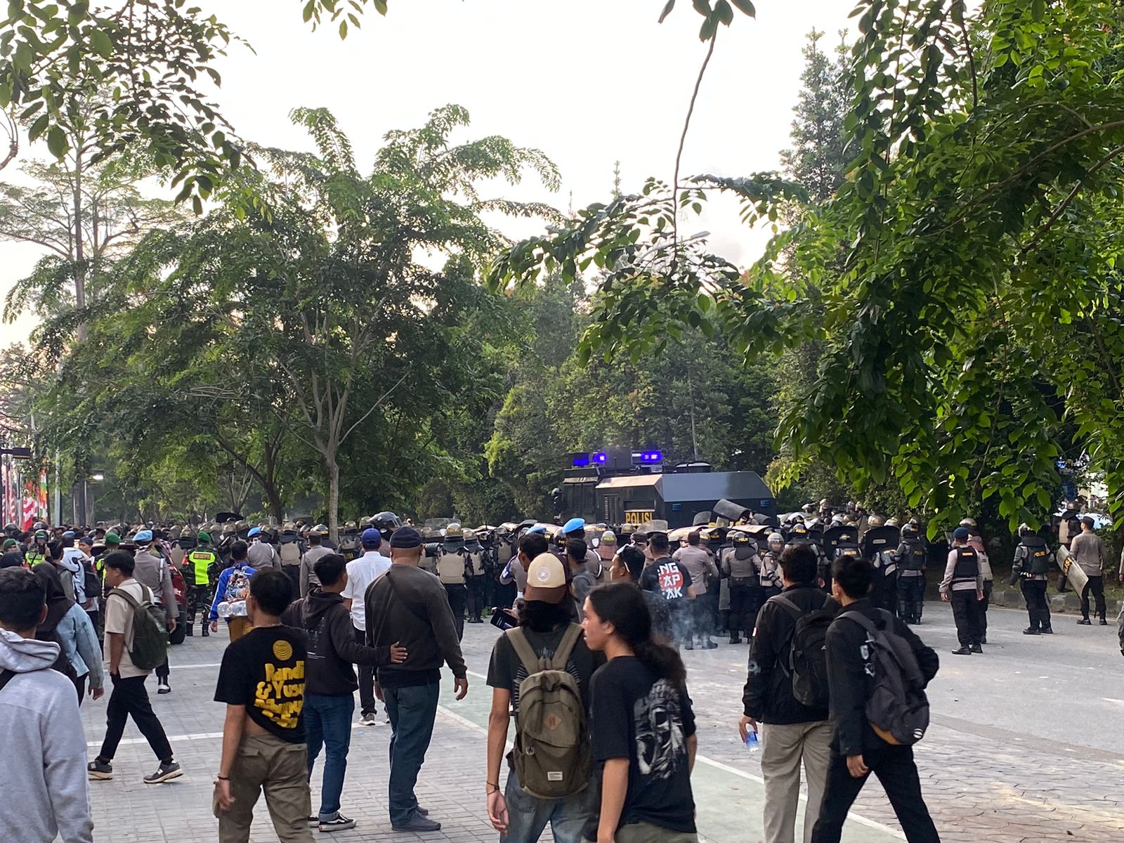 “Cintai Kota Pontianak” Bergema Saat Demo Mahasiswa Ricuh di Jalanan