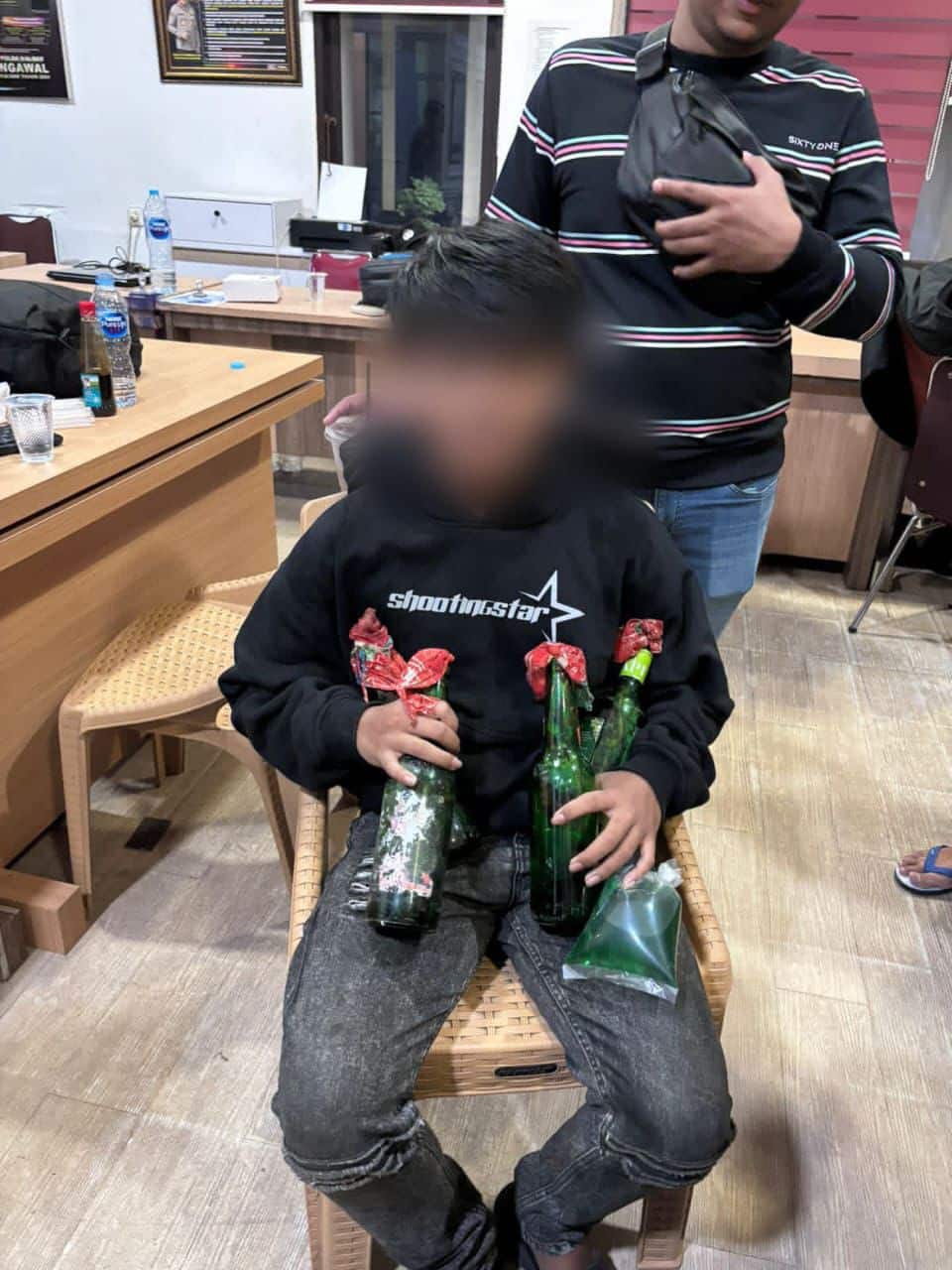 Keciduk Bawa Bom Molotov ke Mapolda Kalbar, Polisi Amankan Pemuda Diduga Penyusup Aksi Demo