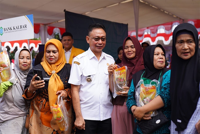 Pasar Murah dan Baksos Warnai HUT ke-80 RI di Pontianak, Warga Serbu Sembako Murah