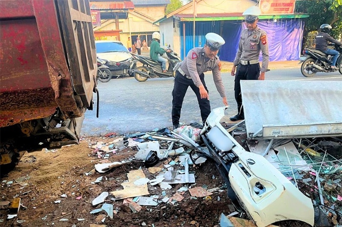 Pejalan Kaki Tewas Usai Tertabrak Honda Brio di Kubu Raya, Tubuhnya Terseret hingga Menabrak Dum Truk