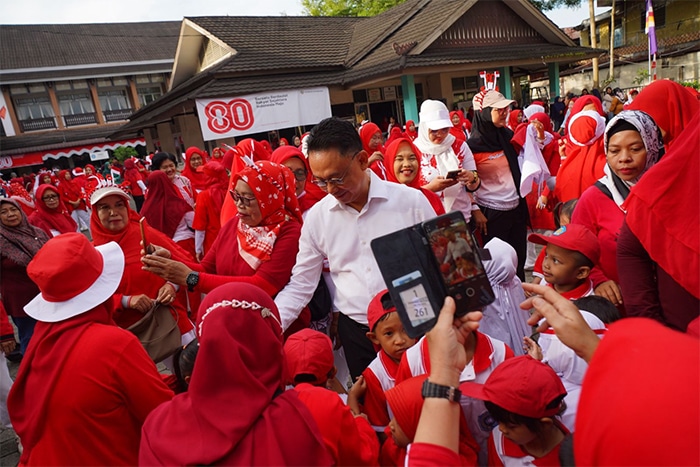 Pemkot Pontianak Bagikan 5.000 Bendera Merah Putih untuk Semarakkan HUT ke-80 RI