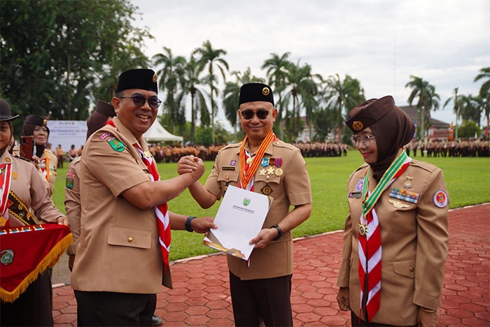 Wali Kota Pontianak Edi Kamtono Terima Lencana Melati dari Kwartir Nasional Pramuka