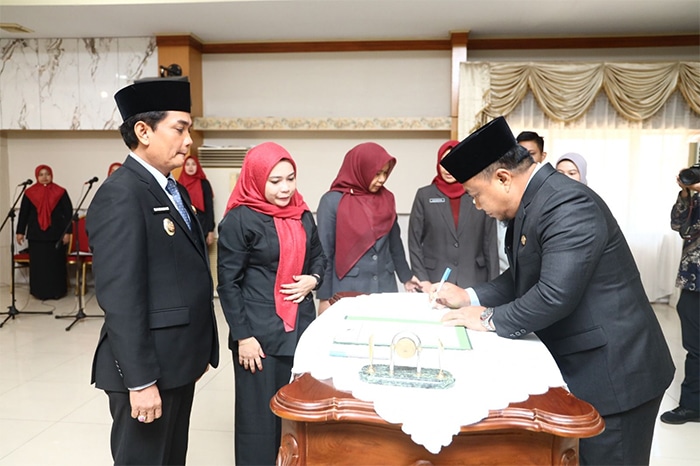 Wawako Bahasan Lantik Kepala Bapperida dan 24 Pejabat di Lingkungan Pemkot Pontianak