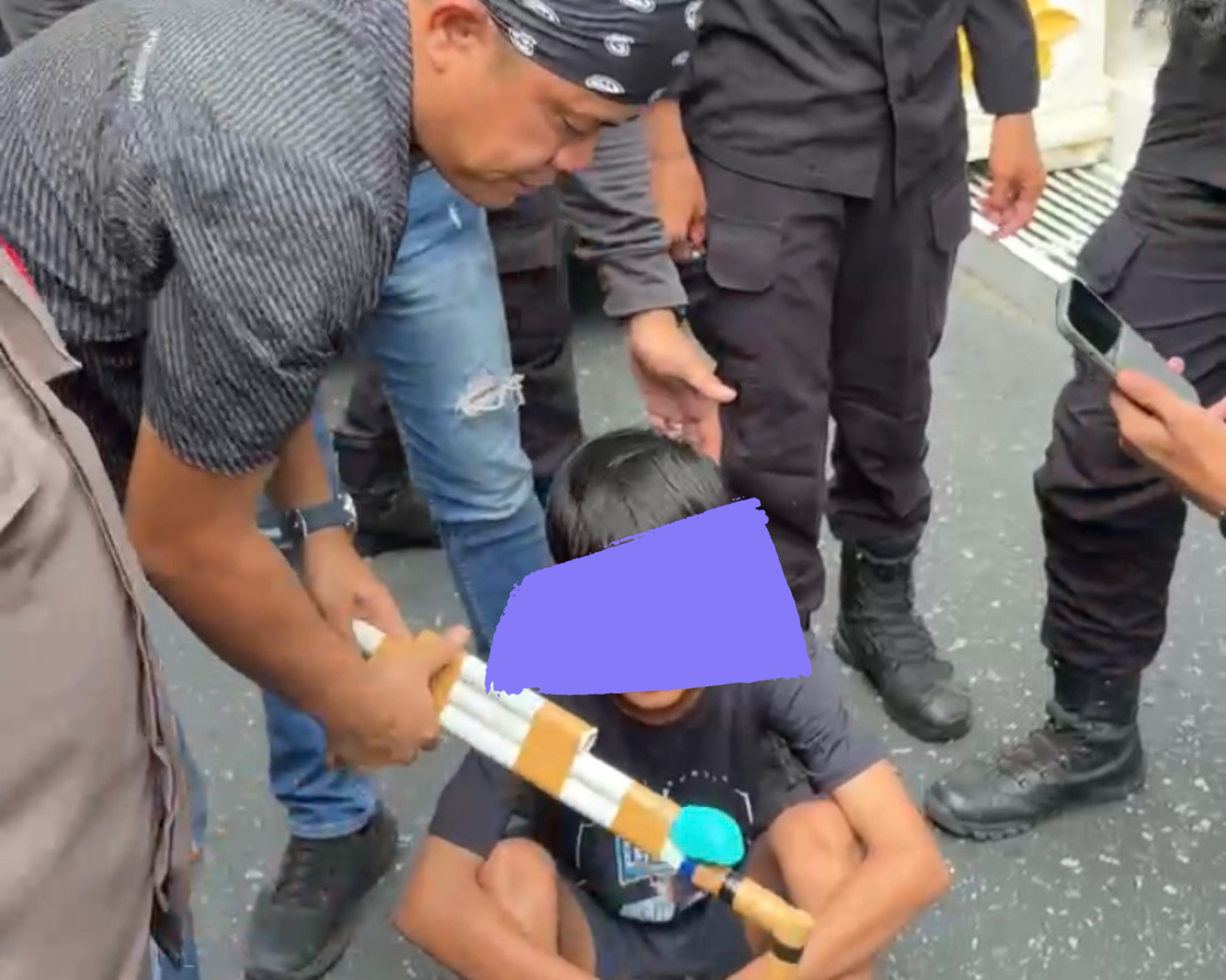 Dua Bocah Keciduk Bawa Ketapel Paralon Saat Aksi Demo di DPRD Kalbar