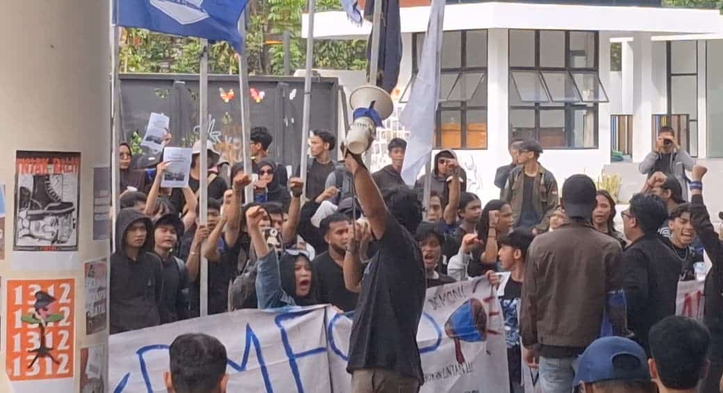 Ratusan Mahasiswa Fisip Untan Datangi DPRD Kalbar, Desak Reformasi DPR