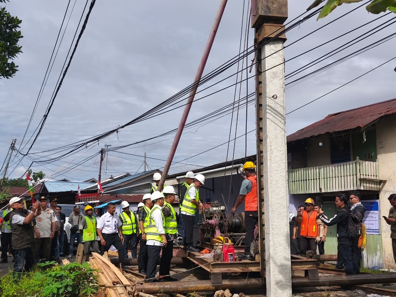Wawako Bahasan Lakukan Pemancangan Tiang Pertama Jembatan Dharma Putra