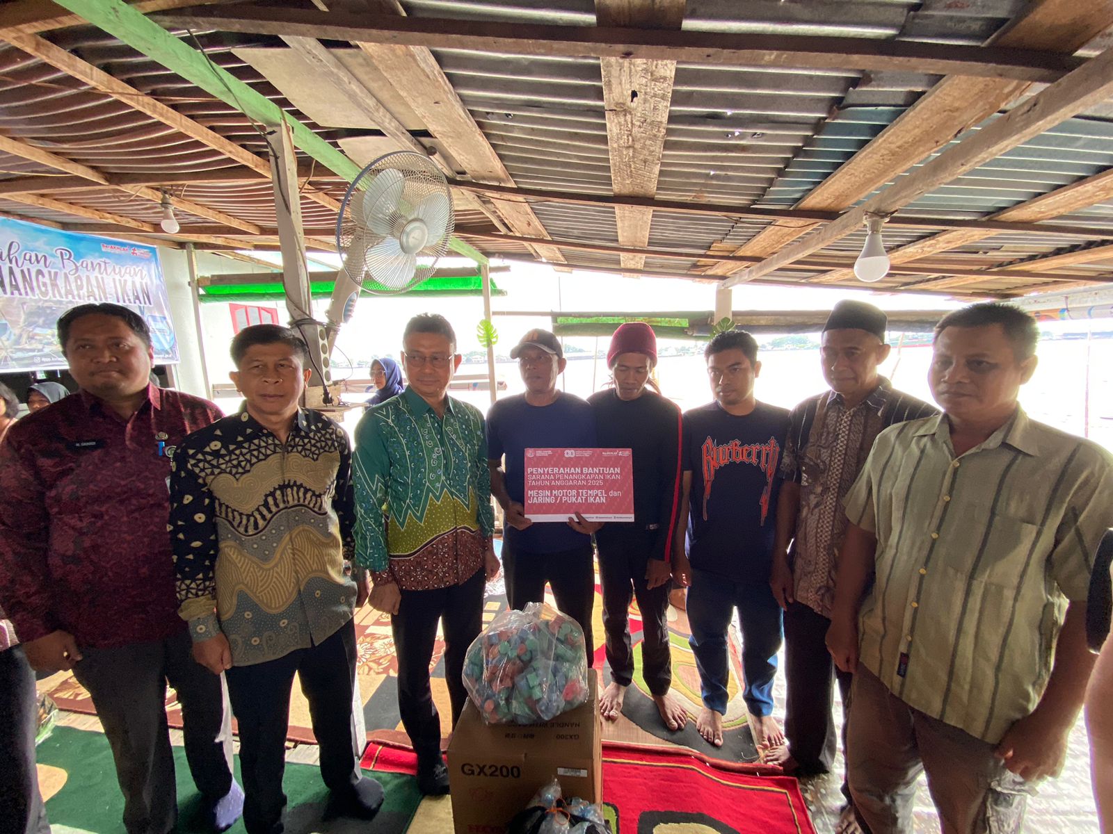 Ringankan Kerja Nelayan, Pemkot Pontianak Serahkan Bantuan Alat Tangkap Ikan