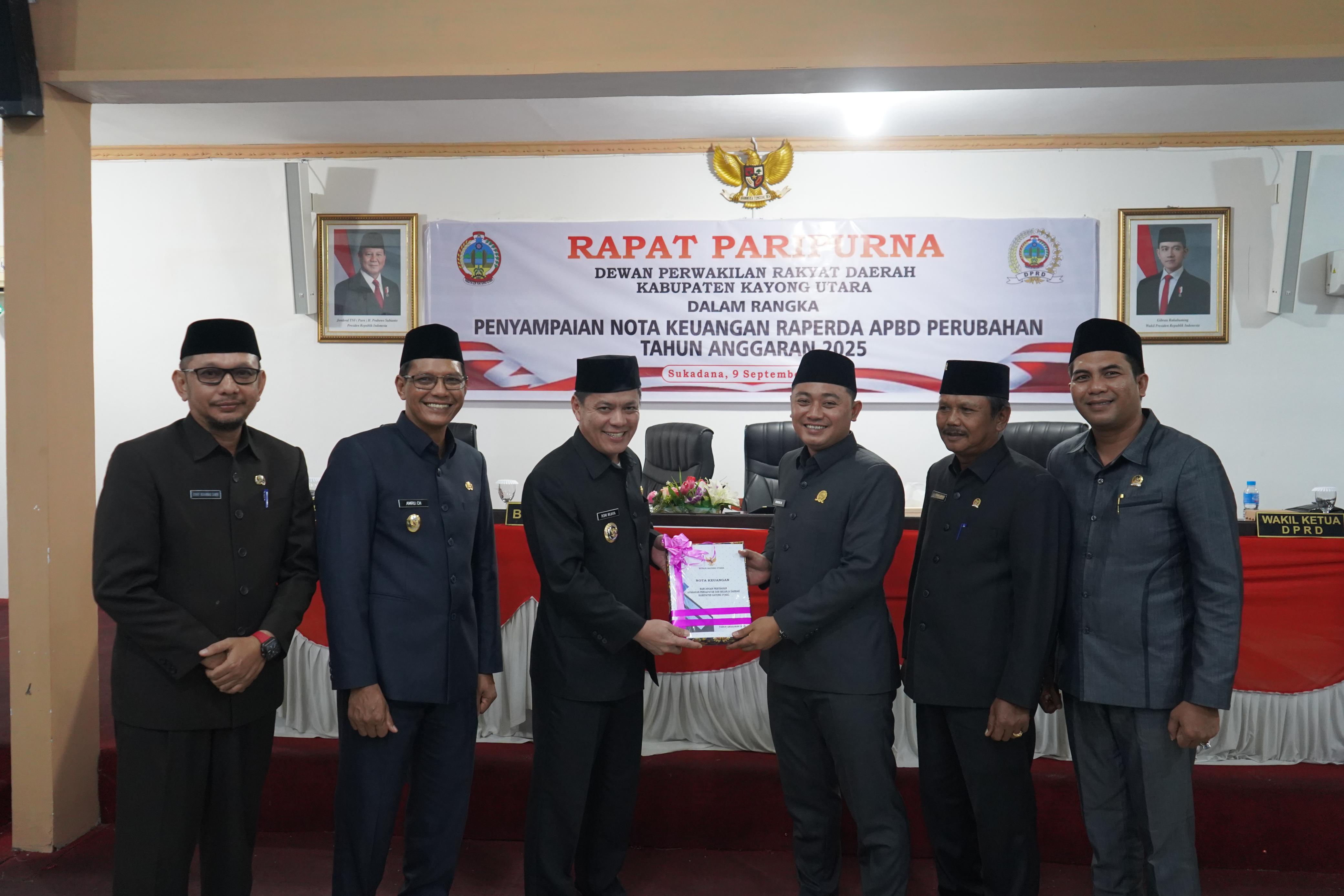 Bupati Kayong Utara Sampaikan Nota Keuangan Raperda APBD Perubahan 2025