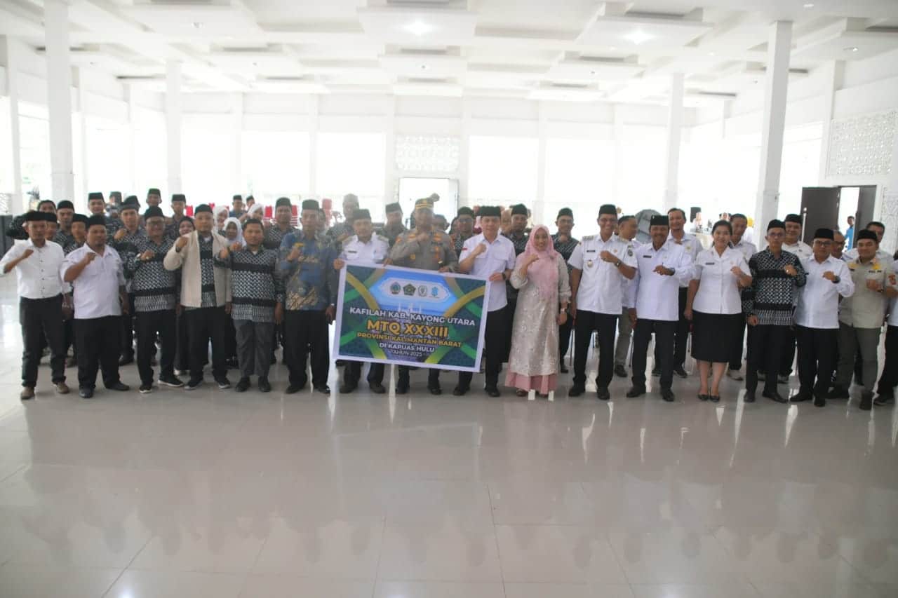 Lepas Kafilah ke Ajang MTQ Kapuas Hulu, Bupati Romi Harap Prestasi KKU Meningkat