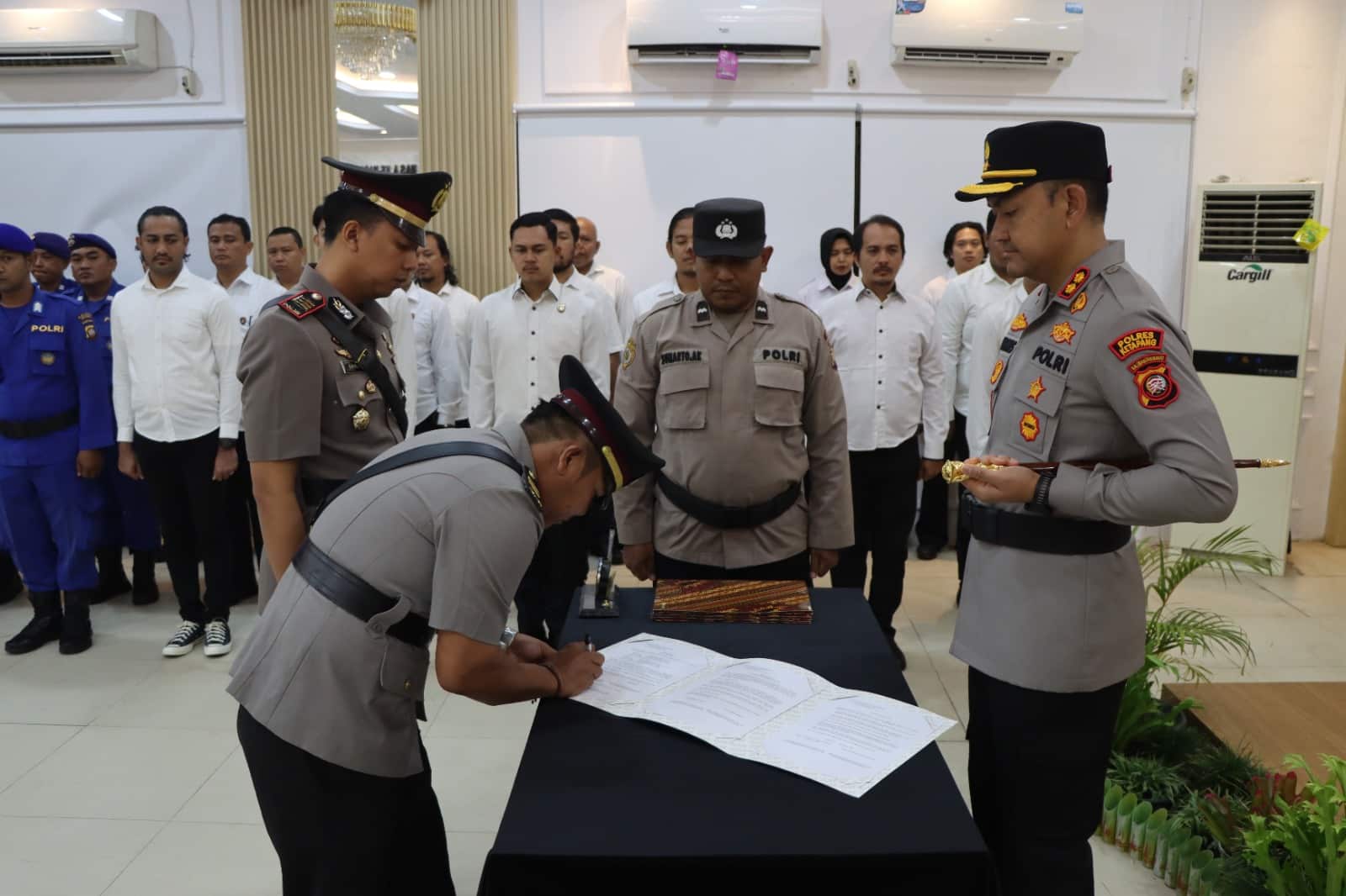 Kapolres Ketapang Pimpin Sertijab, Dua Kapolsek dan Dua Kasat Berganti