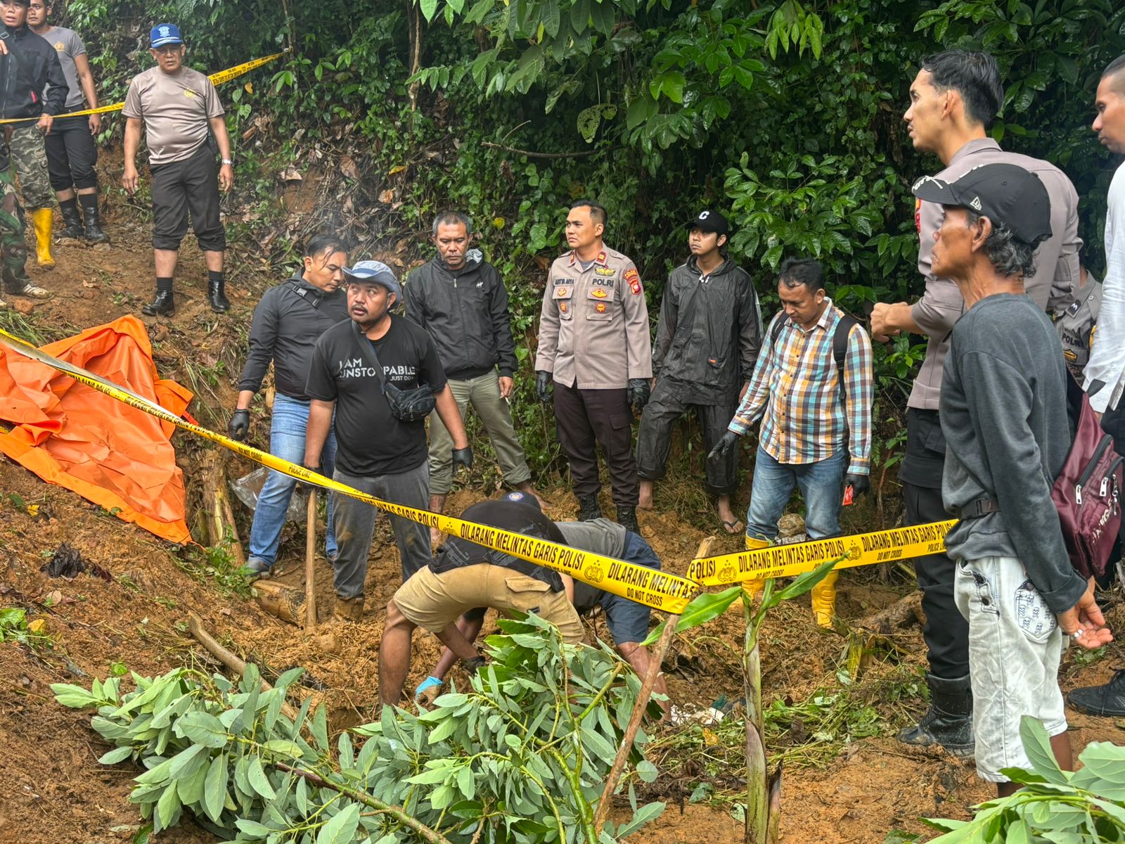 Dua Mayat Ditemukan Terkubur di Kebun Alpukat Singkawang Selatan