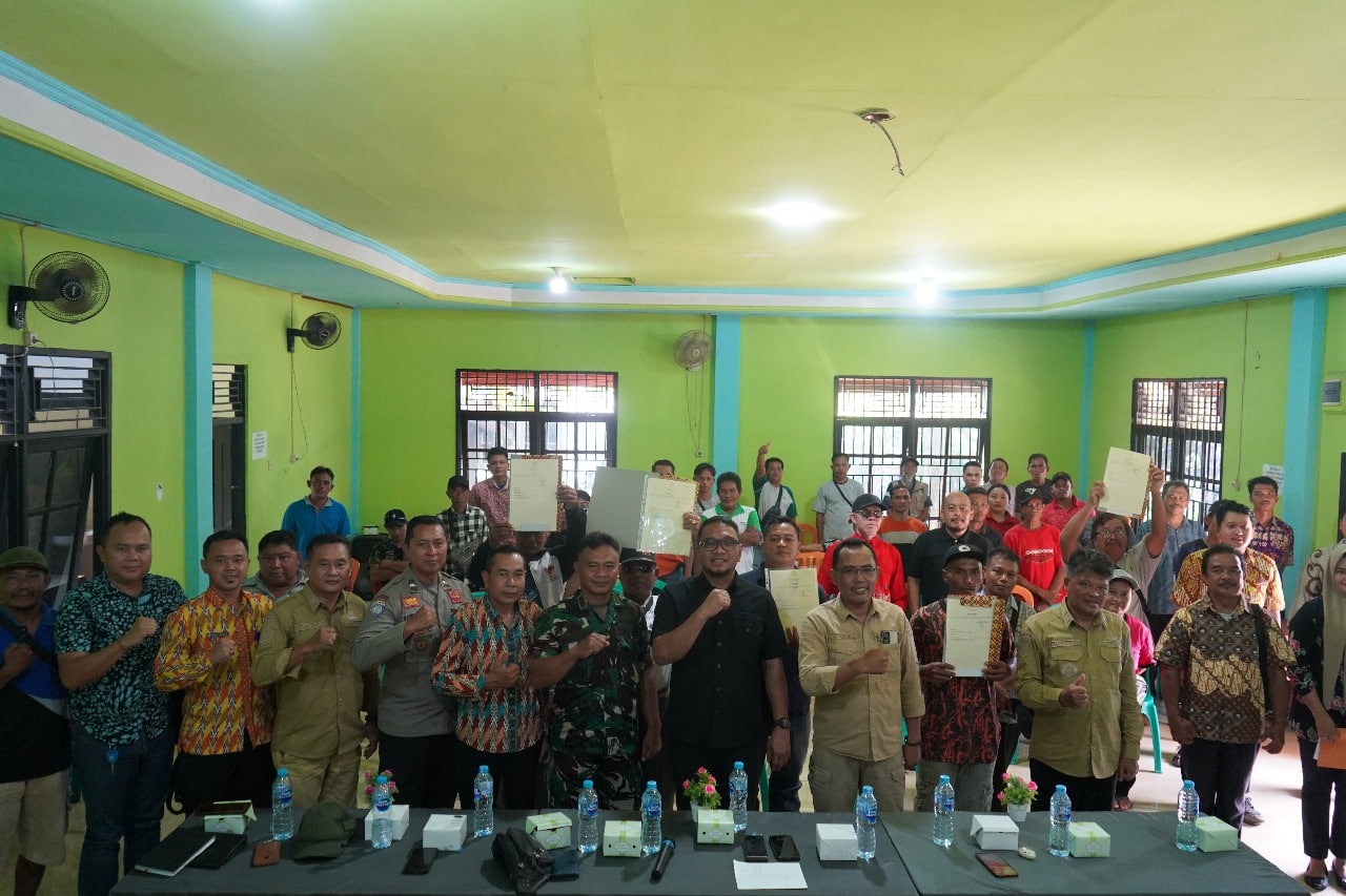 Kantah Mempawah Serahkan Sertifikat PTSL Tahun 2025 di Kecamatan Toho
