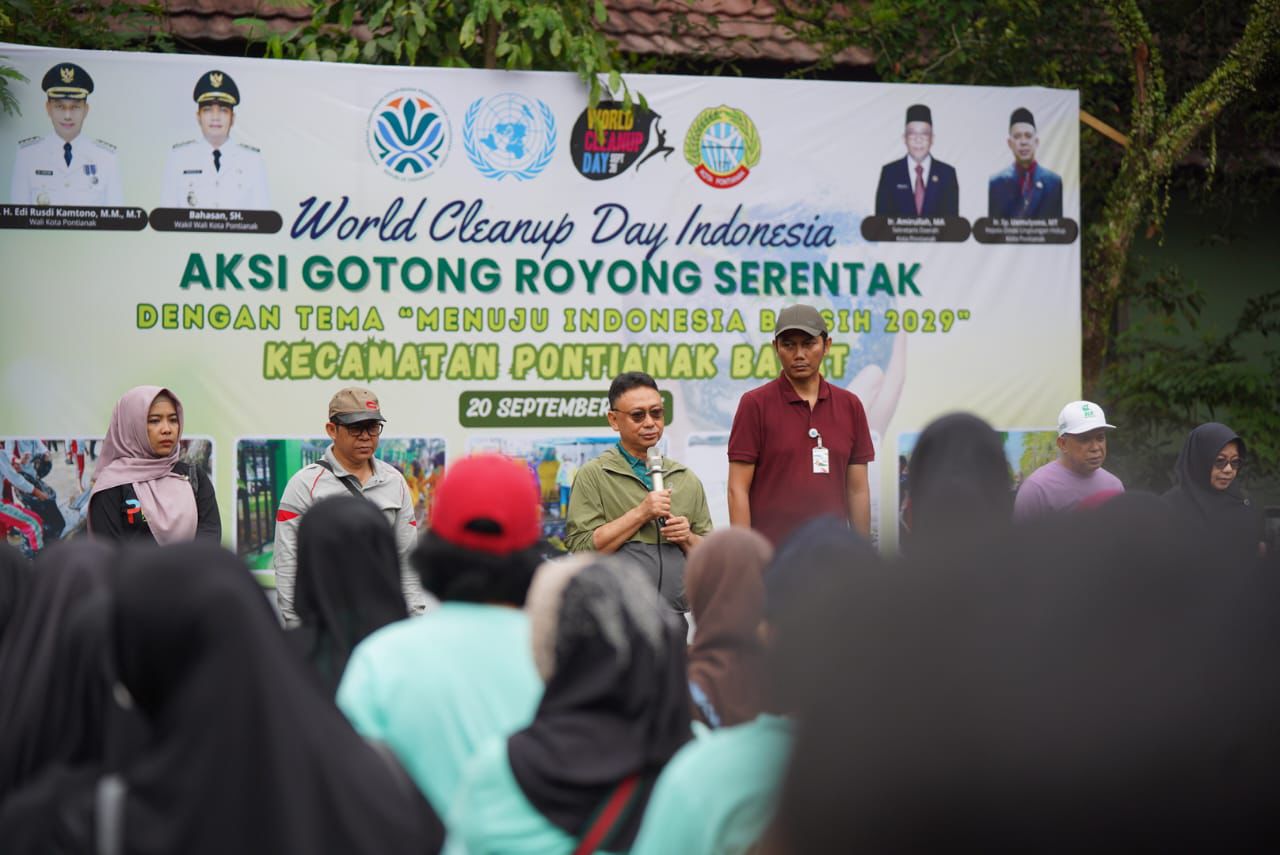 Edi Kamtono Pimpin Gotong Royong Serentak Peringatan World Clean Up Day di Pontianak