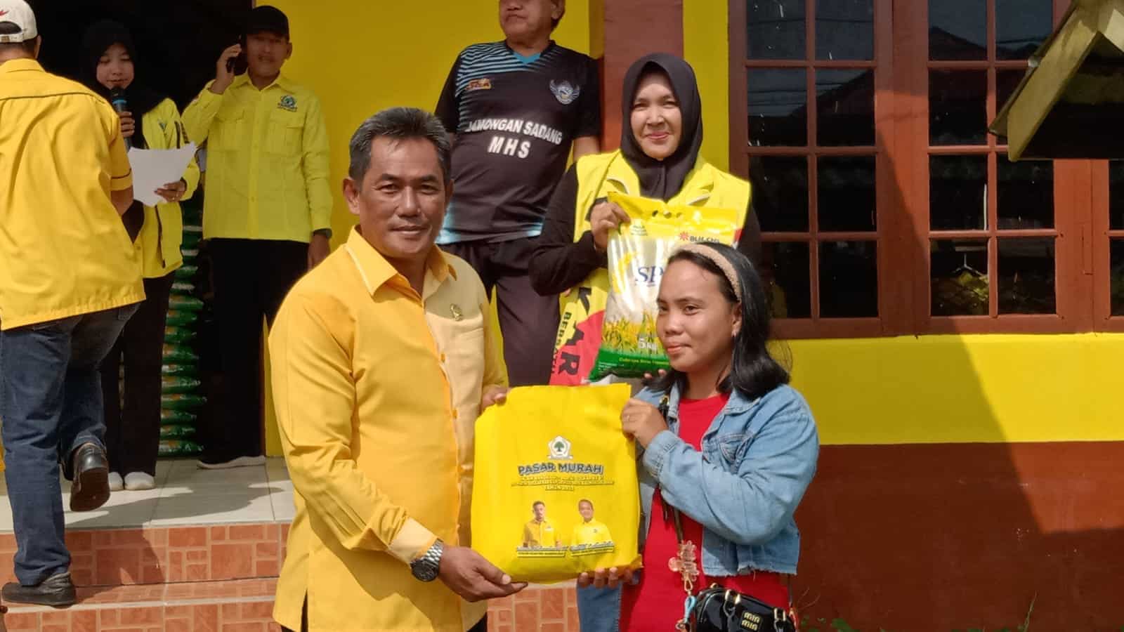 Jelang HUT ke-61, DPD Partai Golkar Kapuas Hulu Gelar Pasar Murah