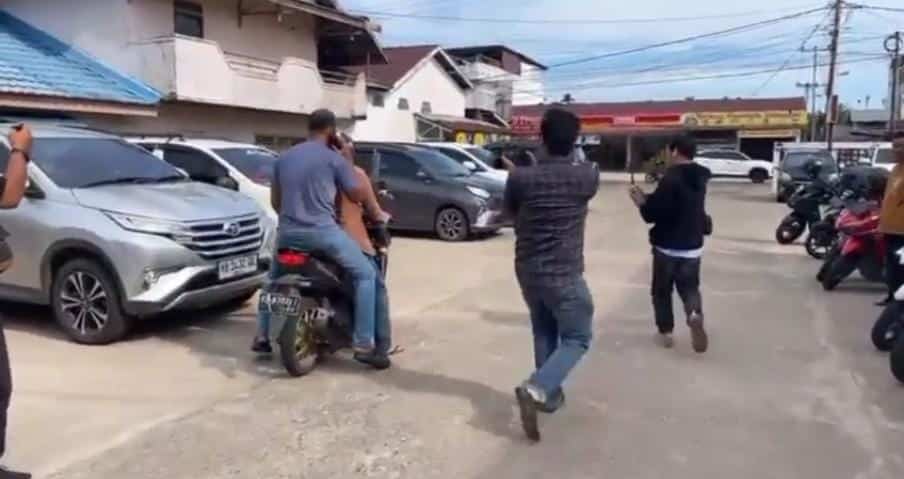 Kepala Dapur MBG Pilih Bungkam, Kabur dari Wartawan Usai Kasus Keracunan di SD 12 Benua Kayong Ketapang