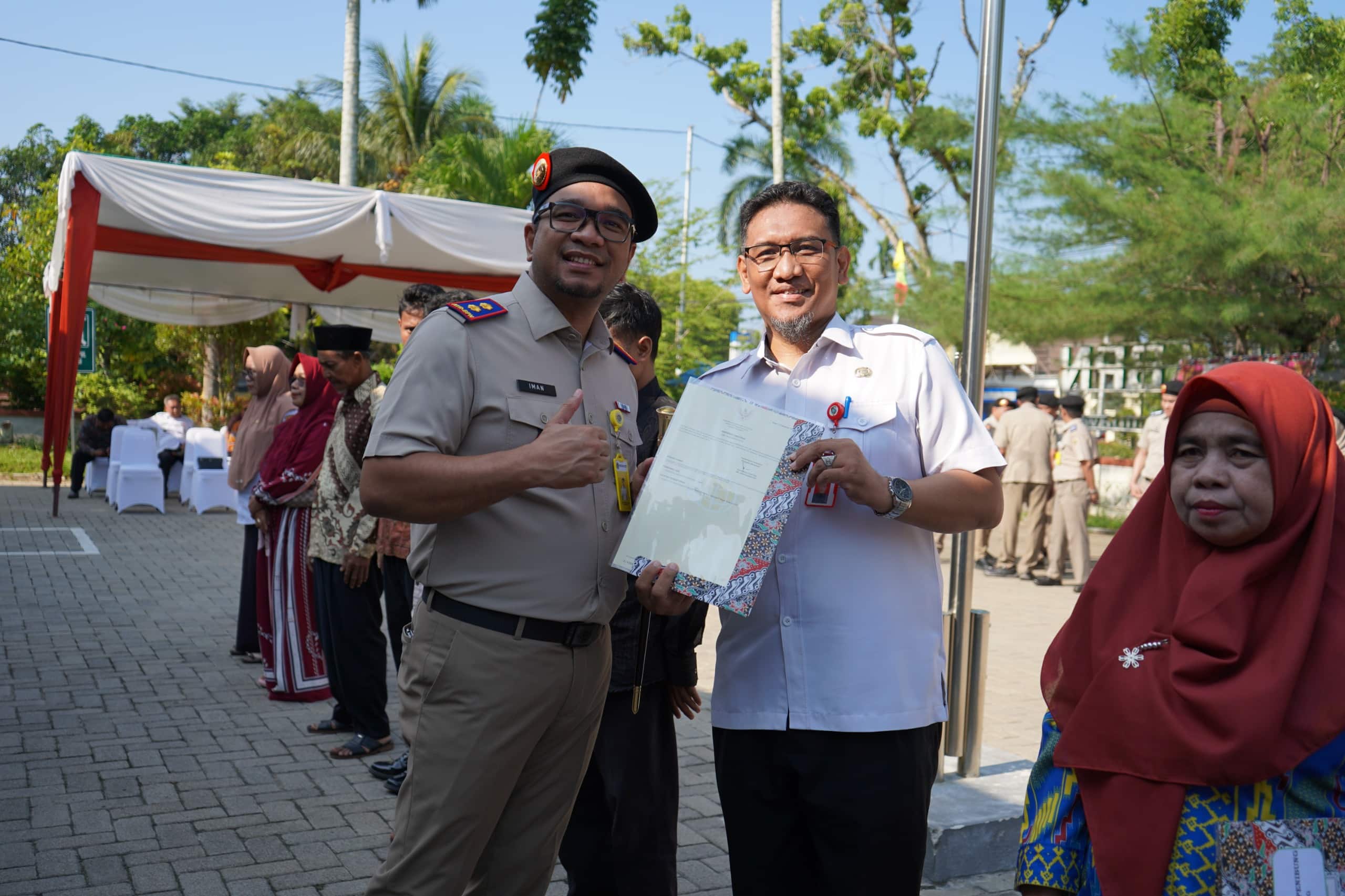 Kantor Pertanahan Mempawah Gelar Upacara Peringatan Hantaru 2025 dan Serahkan 11 Sertifikat Tanah